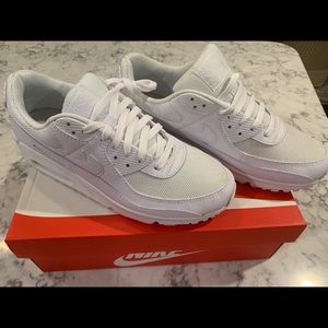 Never Worn NIB Mens 10.5 White Nike Air Max